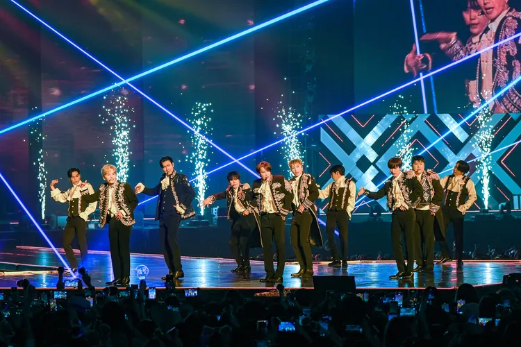 SJ表演夯曲《Mr.Simple》。超級圓頂提供