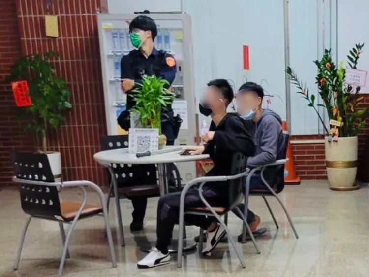 警方即時到場控制場面。讀者提供