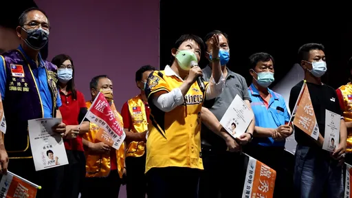 盧秀燕造勢誇空污改善佳 要大家抬頭望月「有清有明嗎?」