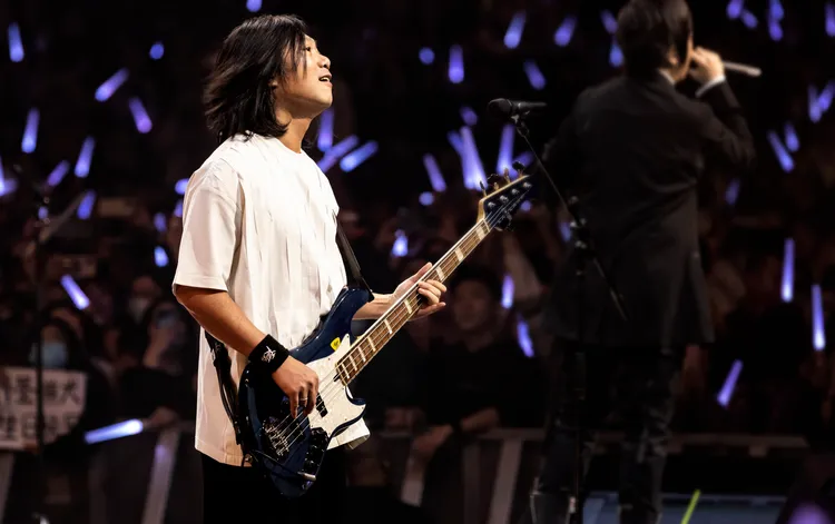 瑪莎向歌迷打招呼。相信提供