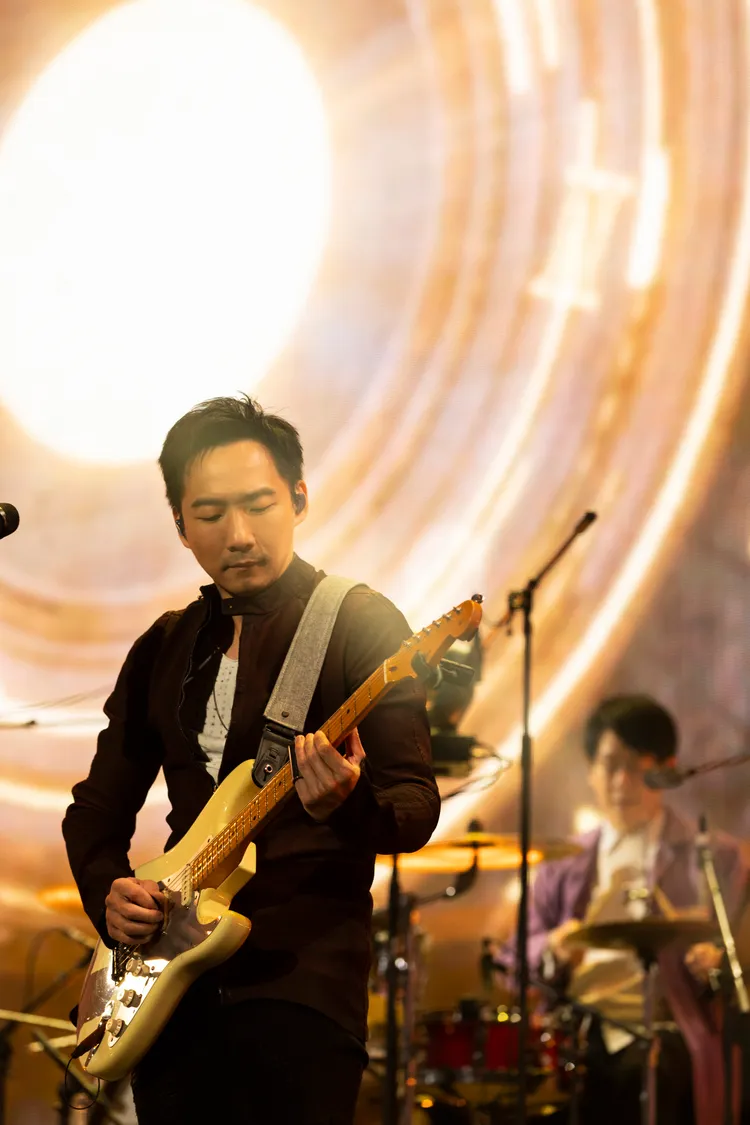 石頭被團員猛虧。相信提供