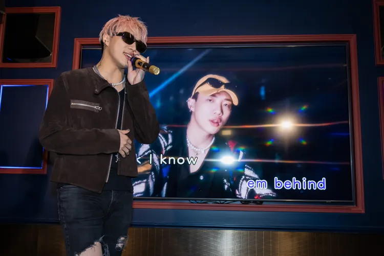 看球空檔還能使用KTV、DJ Show等功能。業者提供