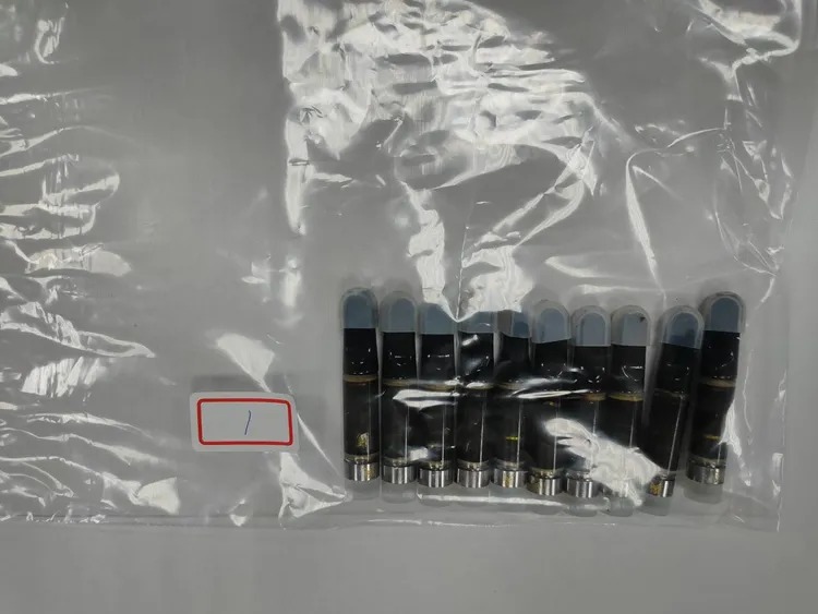 檢警起獲的大麻煙彈，經查為劉偉健出資購買，交由同夥等人販售。檢方提供