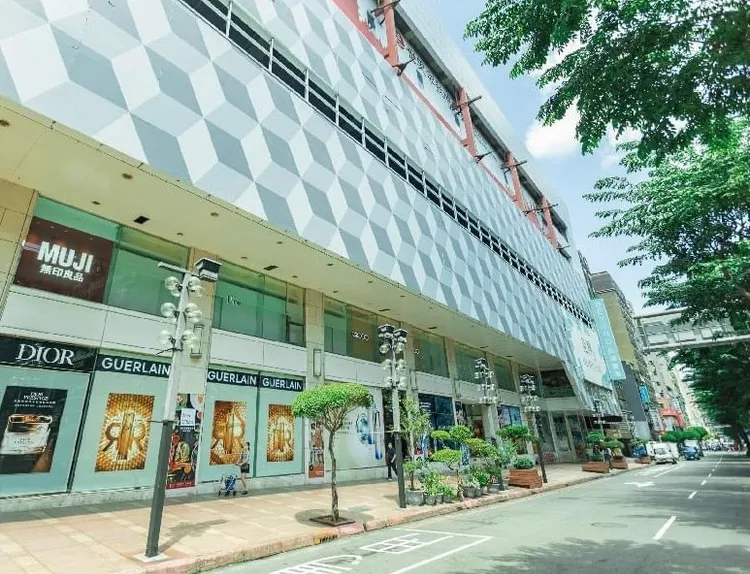 仁愛公園生活圈受惠於捷運萬大線永和站建設議題，具公園、百貨優勢，造就房價增值動能。翻攝「弘暉青川」臉書