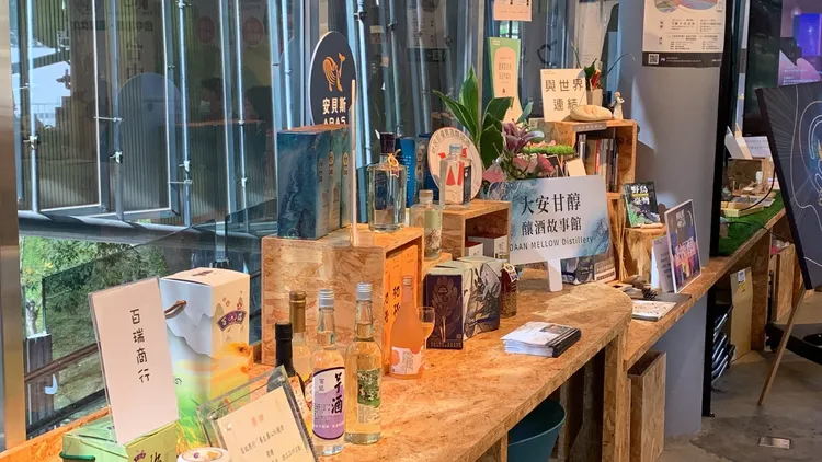 台中市酒類商業同業公會將在12月10日一連兩天在秋紅谷舉行微醺嘉年華活動，展售15家酒莊上百款在地農特產釀造的酒款。曾雪蒨攝