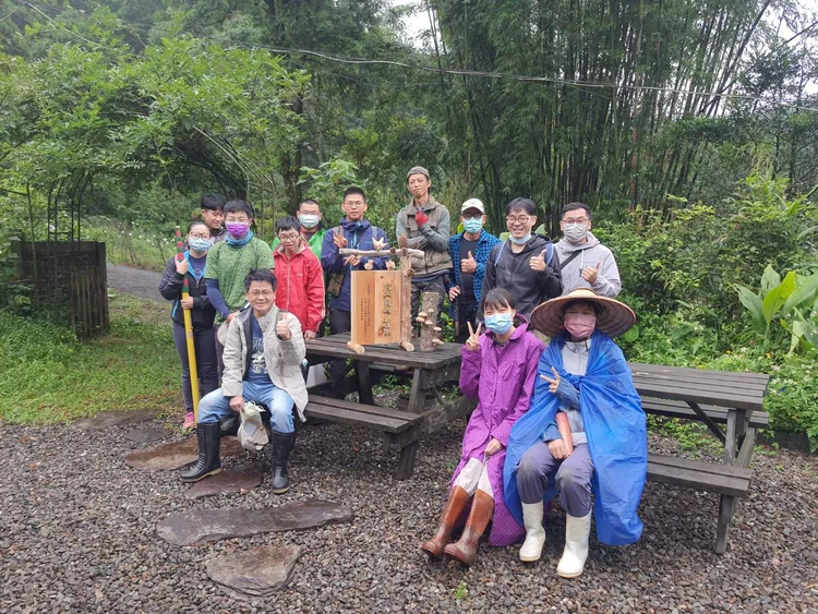 宜蘭大學與雙連埤社區協同調查。林管處提供
