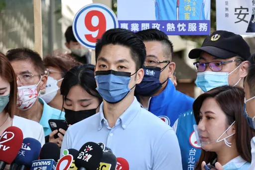 蔣萬安選舉公報「致敬」侯友宜? 本人撇清「這樣說」