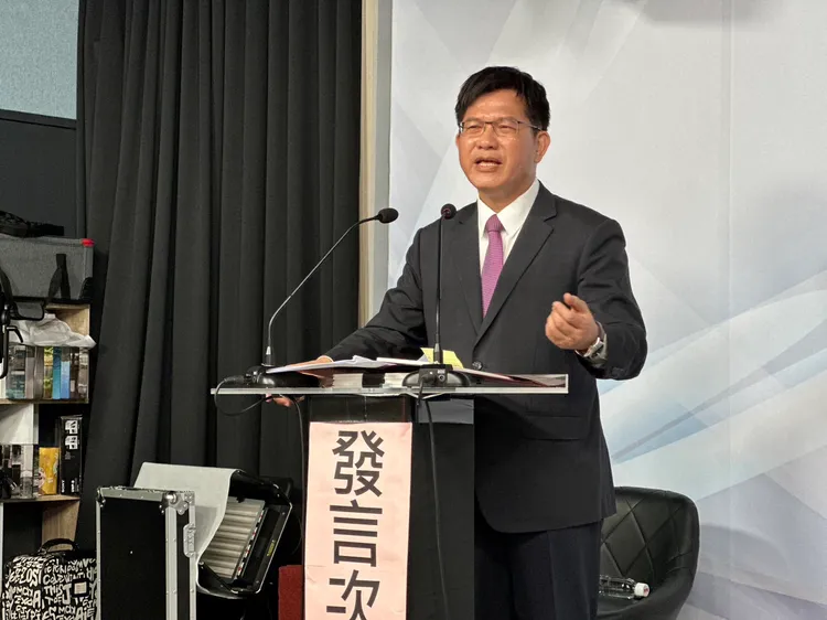 林佳龍緊咬對手做半年就會落跑，他承諾自己一定做滿四年。曾佳俊攝