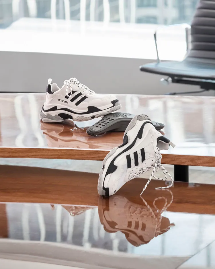 Triple S運動鞋，3萬6900元。品牌提供