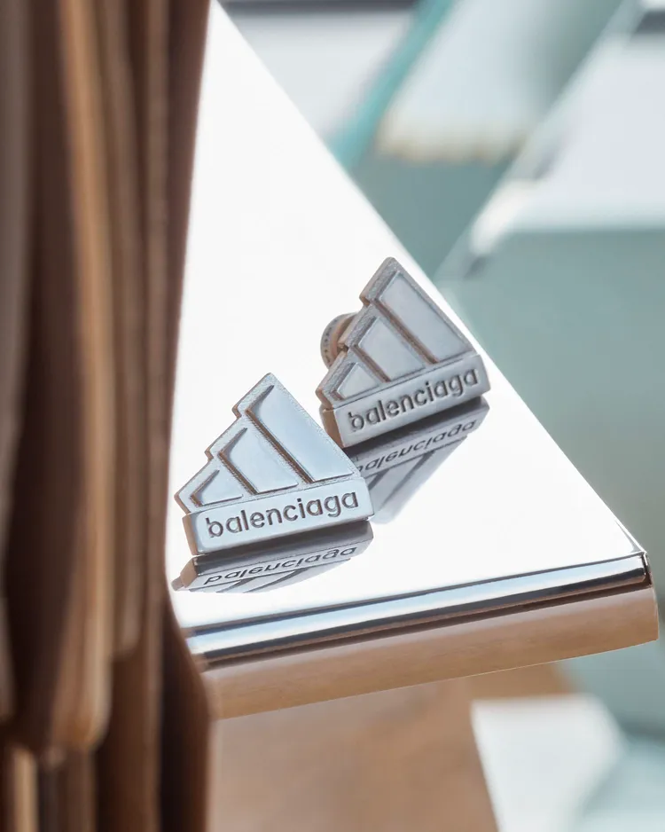 耳環，2萬200元。品牌提供