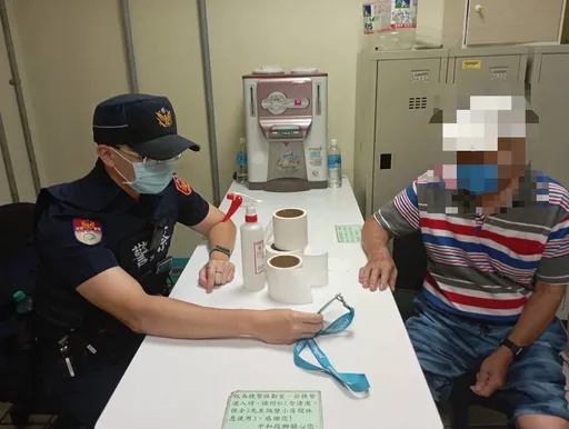 北市8旬老翁外出迷途 他拿2000酬謝警援助被婉拒