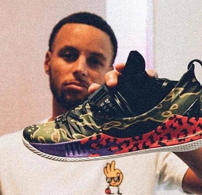 NBA金州勇士隊當家球星Stephen Curry，也曾在鏡頭前亮出他的SBTG訂製球鞋。翻攝mr_sabotage IG