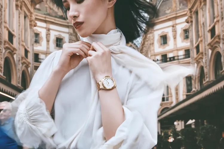 沛納海最新推出的Luminor Due TuttoOro腕錶，配有品牌首次以Goldtech紅金打造的獨特鍊帶。品牌提供