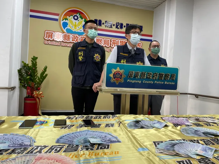 警方查扣賭資等物證。警方提供