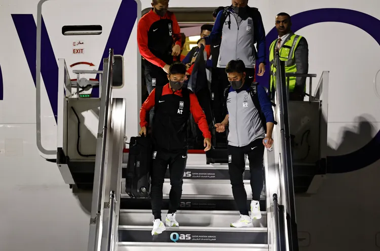 南韓國家隊14日飛抵卡達。路透社