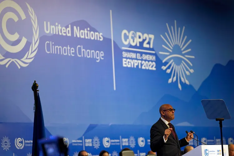 聯合國氣候變遷執行秘書斯帝爾（Simon Stiell）在COP27開幕式致詞。美聯社