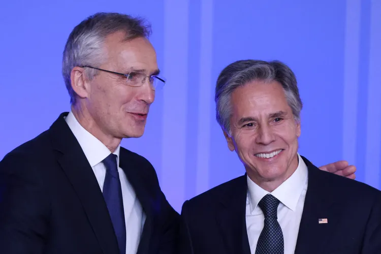 美國樂見歐洲開始更認真看待台海相關議題。右為美國國務卿部林肯，左為北約秘書長史托騰柏格。路透社