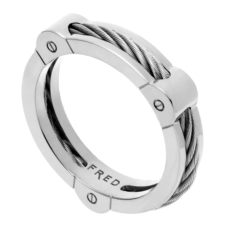 Force 10 Winch 18K白金精鋼單環戒指，8萬3900元。品牌提供