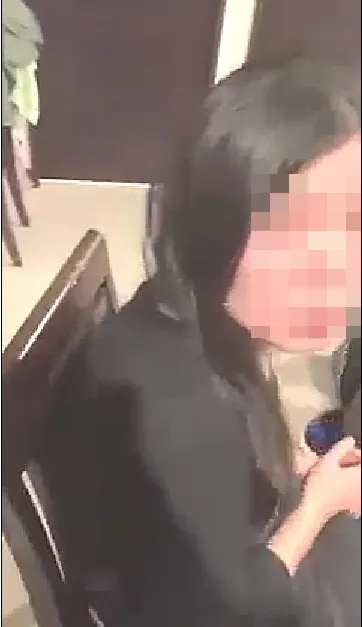 一名女子雙眼紅潤的看著鏡頭。翻攝爆料公社