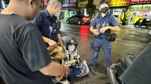 盜刷iPhone14！被害人萬聖節妝衝手機店抓人　女賊下跪求饒畫面曝　