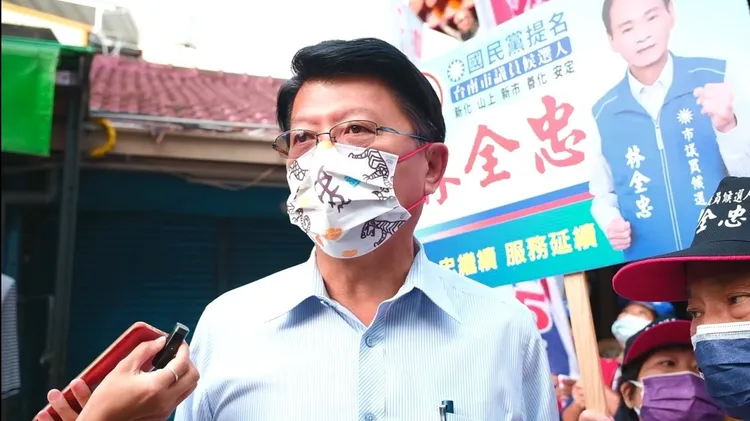 謝龍介酸黃偉哲要被賴清德切割了。謝龍介提供