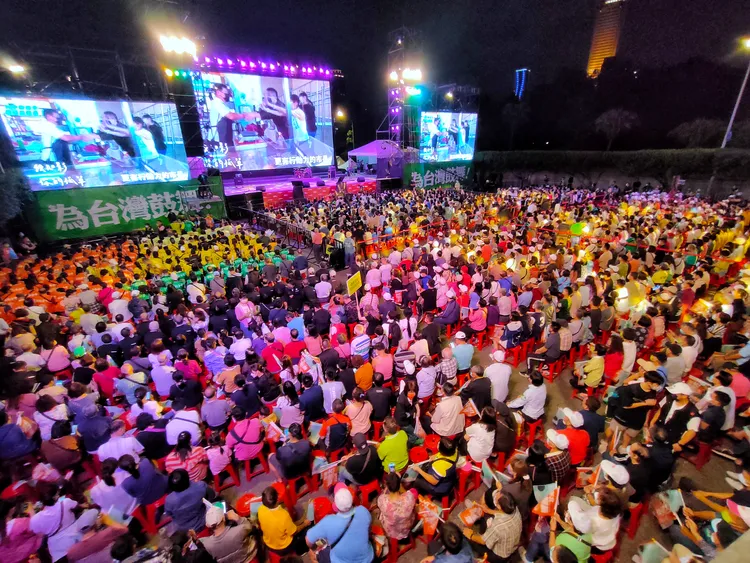 民進黨今晚在凱道的造勢晚會現場。葉志明攝