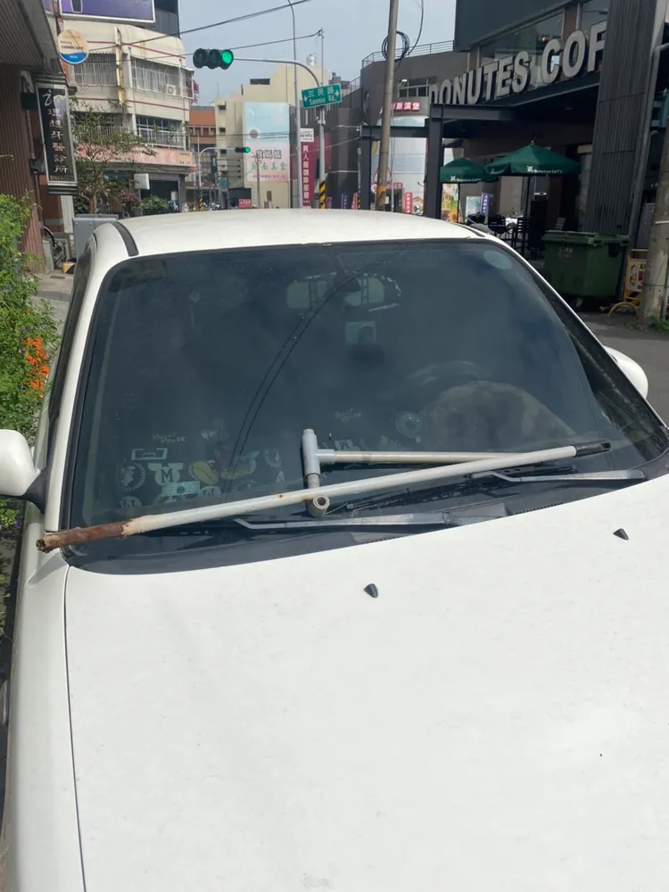 連塑膠管也有。車主提供