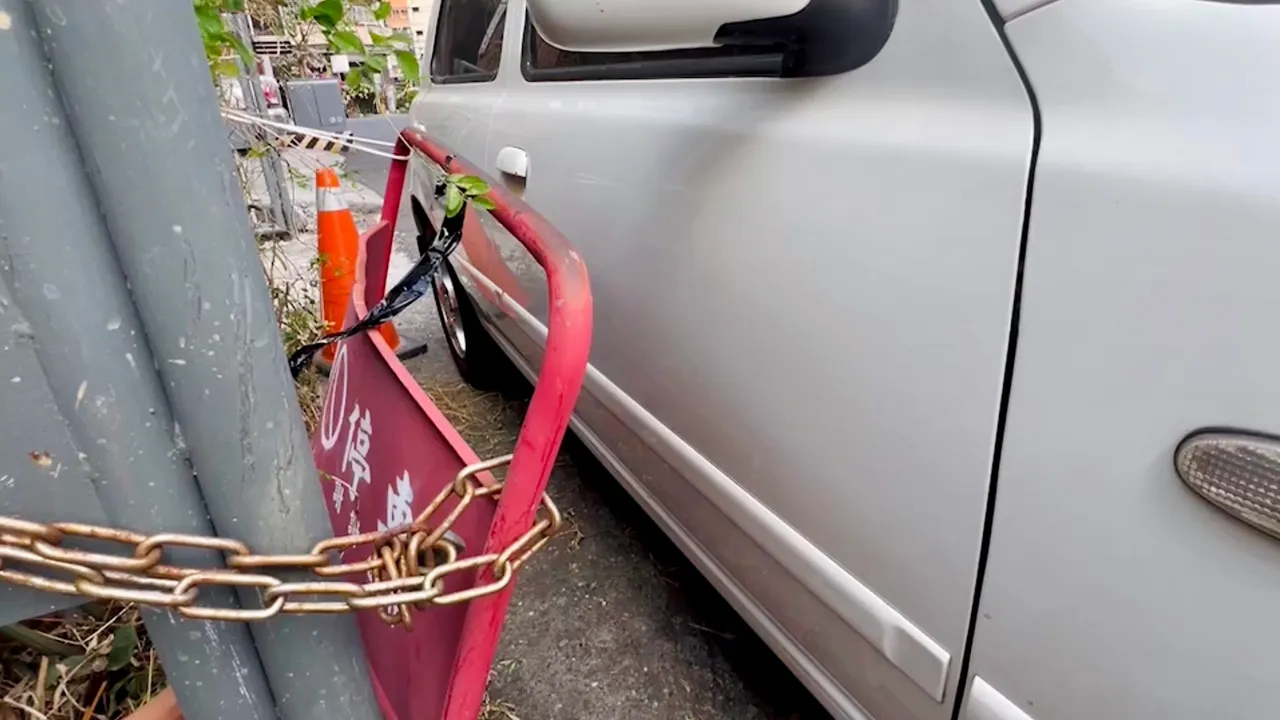 该处摆上请勿停车告示牌、交通锥。王志弘摄