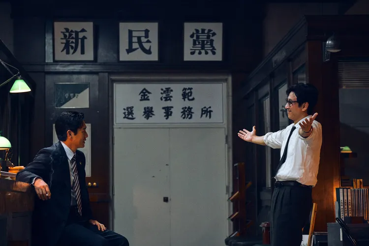 李善均（右）和由薛景求在《王者製造》中是首度合作，卻默契十足。華映娛樂