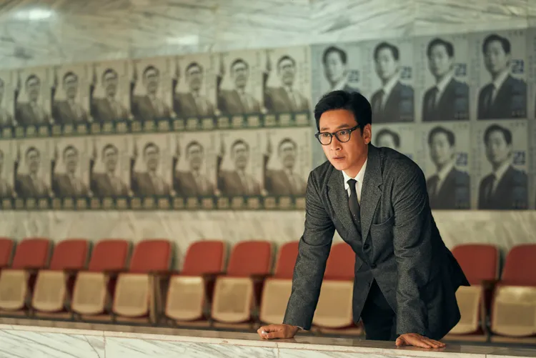 李善均為演活《王者製造》的選戰智囊團，努力瘦身。華映娛樂