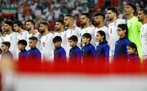 世界盃|政治味最濃比賽!伊朗球員開口唱國歌 不敵「世仇」美國打包回家