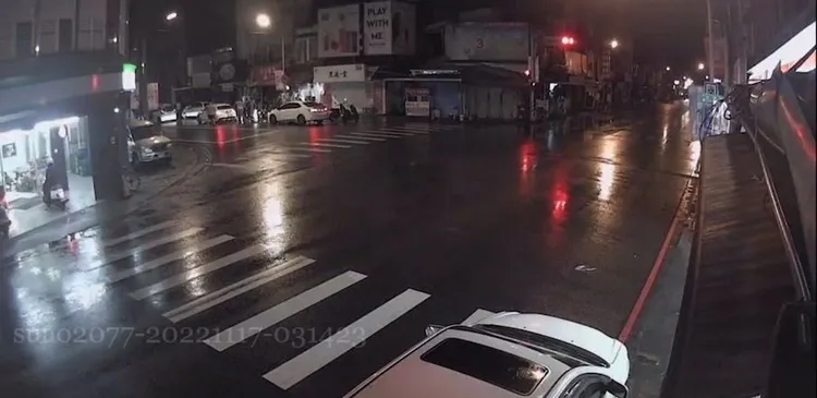 兩派人馬相約在蘇澳鎮太平路談判，過程中槍枝走火，眾人一哄而散。翻攝照片