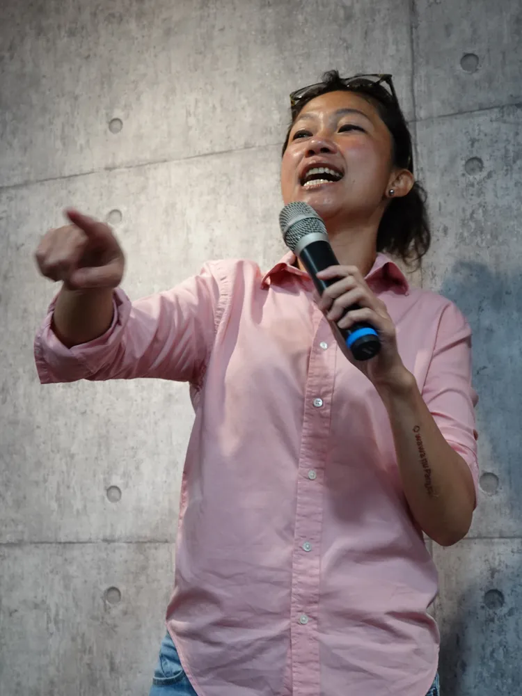 Kolas高唱競選主題曲。黃瑞娟攝