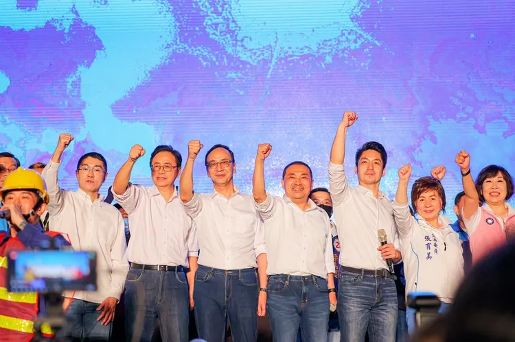 桃園藍軍大團結贏得勝選。張善政競辦提供
