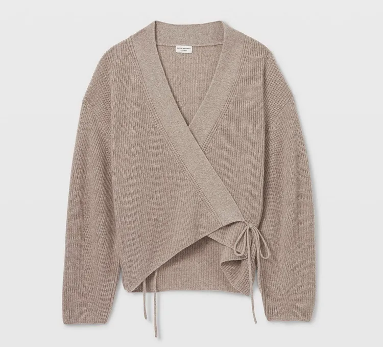 圍裹式喀什米爾女士開襟衫，1萬9900元。品牌提供