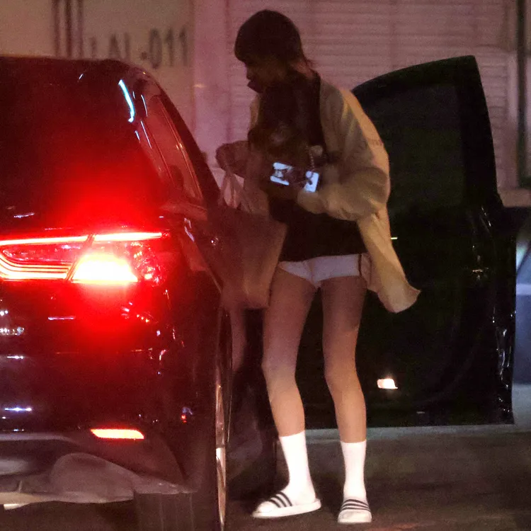 啦啦隊人氣女神林襄，下班後時常有神祕人溫馨接送情回香閨。特勤中心攝