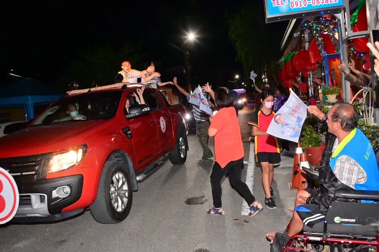 台東縣長候選人劉櫂豪持續勤走偏鄉爭取選票。劉櫂豪競總提供