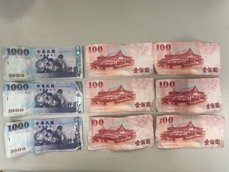 警方在張嫌身上搜出搶來花剩的3600元。讀者提供