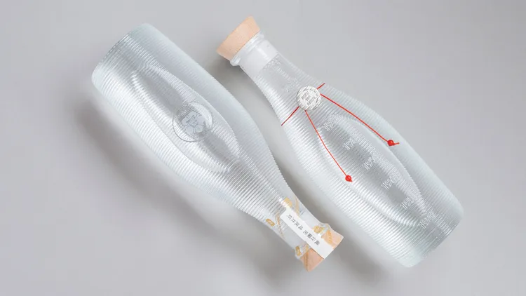 成大90週年紀念酒選用馬祖酒廠15年陳年高粱。成大提供