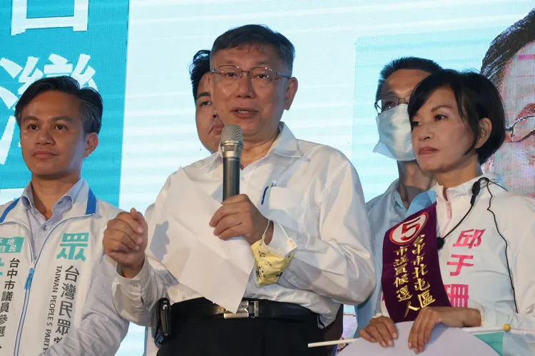 柯文哲呼籲大家1126不藍不綠支持民眾黨。張喆喜攝