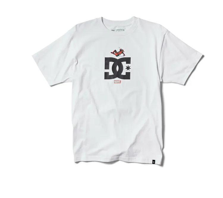 聯名白色短袖上衣，1380元。品牌提供