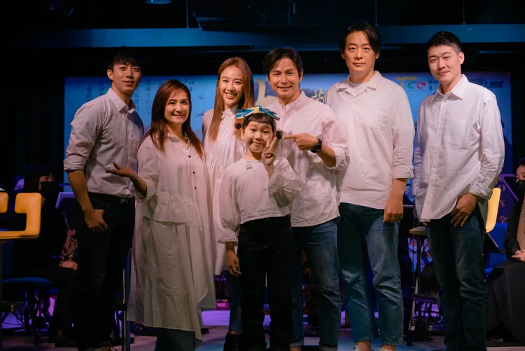 《大畫昭君～觀落雁》今日於音樂會搶先演唱劇中歌曲，演員呂紹齊（左起）、羅美玲、方宥心、胖球、孫協志、周明宇、林斌皆到場。全民大劇團提供