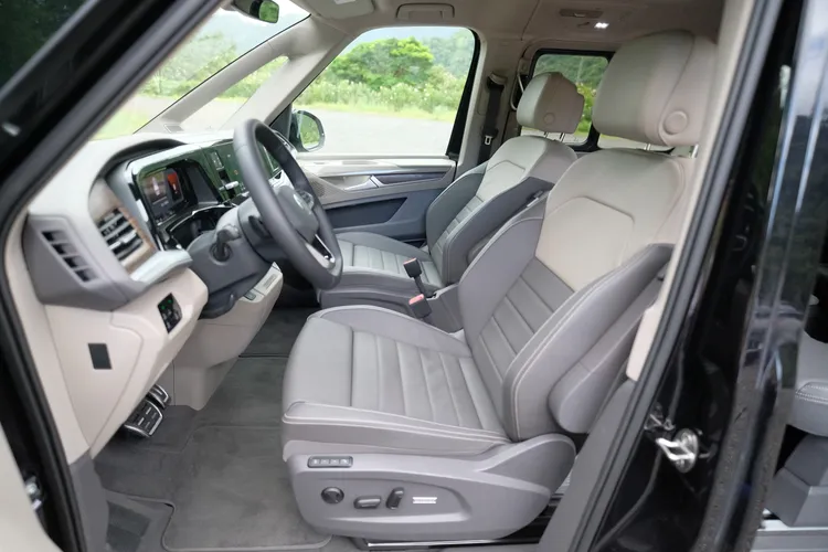 在Style車型上，雙前座都採用ergoComfort舒適型座椅，具備14向電調並有通風加熱，駕駛座再搭記憶及按摩功能。陳志淵攝