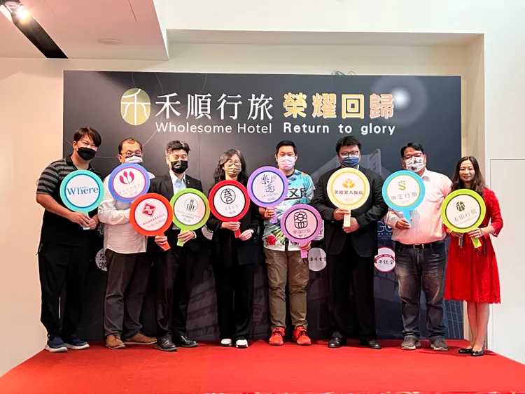 禾順行旅總經理徐舒涵（左一）串連全台幾間特色旅宿共同推出互住省200活動。王雪玲攝