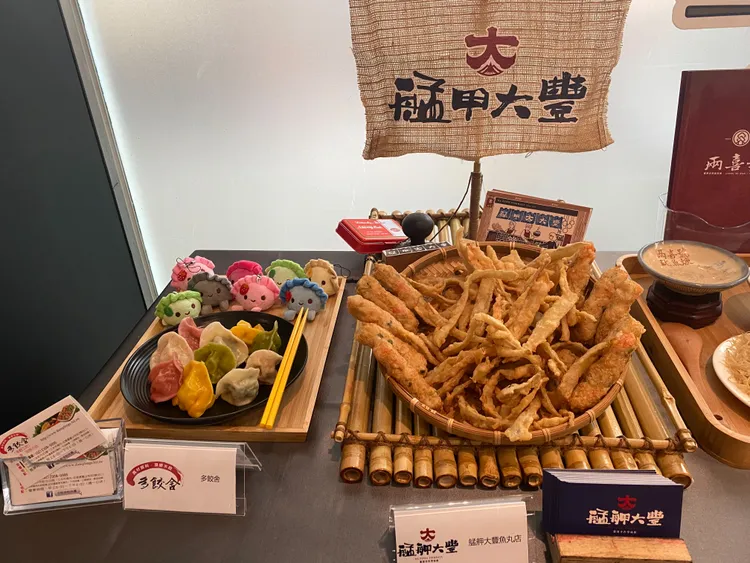 艋舺大豐魚丸店與多餃舍也提供旅客優惠。王雪玲攝