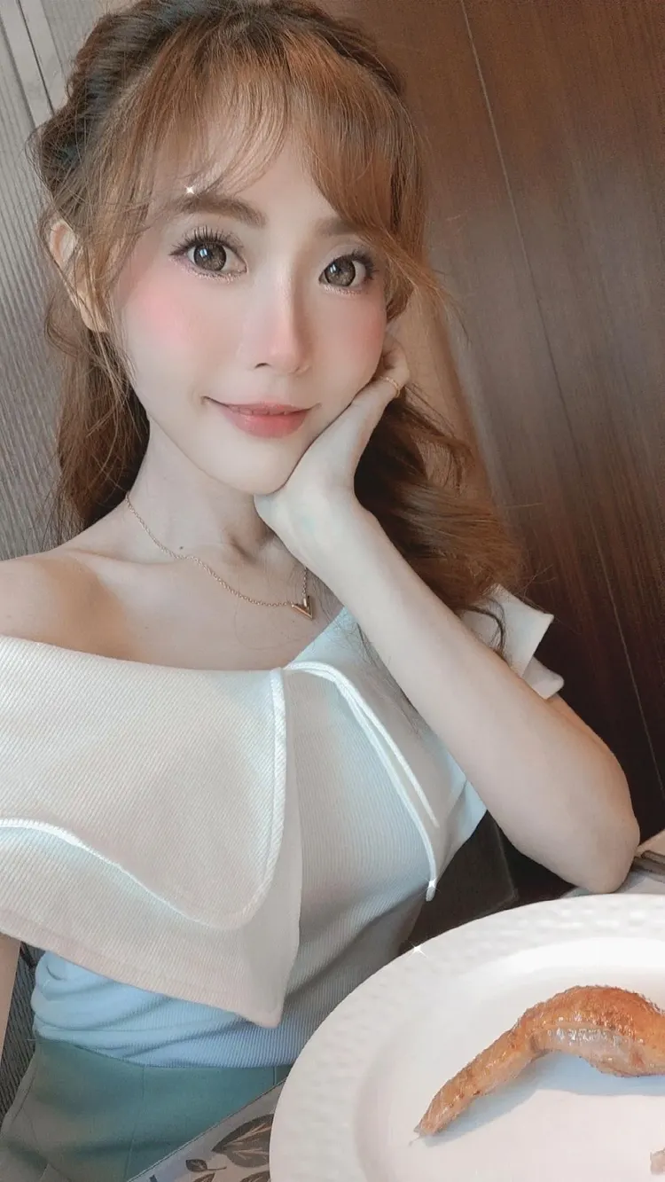 台灣小姐陳怡文推薦名人坊的燕窩釀鳳翼。觀光局提供