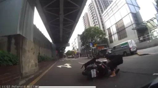 无良饲主!机车拖行小黑狗150公尺沿路都是血 毛孩最新情况曝光