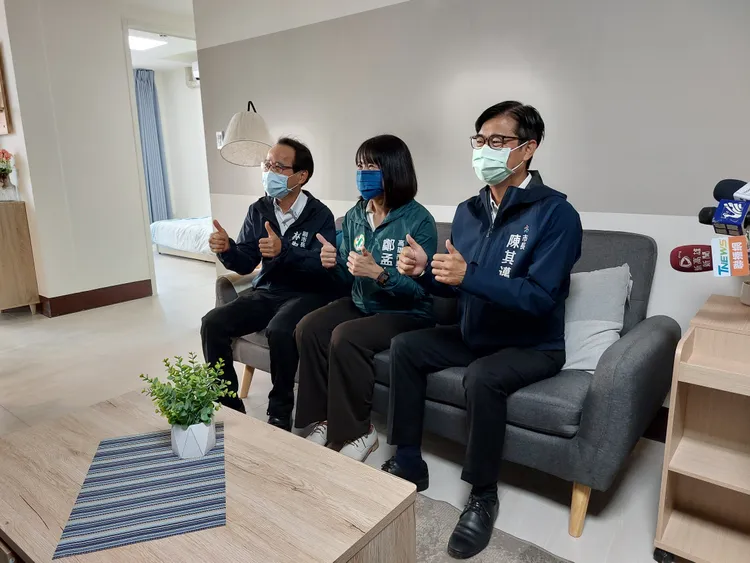 陳其邁今早巡視將竣工的社會住宅。凃建豐攝