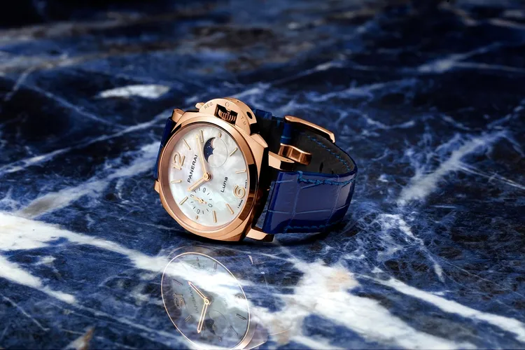 Luminor Due Luna Goldtech自動上鍊月相錶，61萬5000元。品牌提供