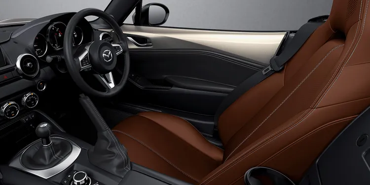 BROWN TOP版本搭配原有的赤陶紅內裝，感覺更為合搭。原廠提供